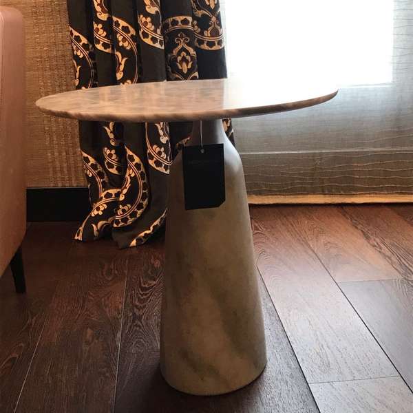Poltrona Frau Ilary bijzettafel - Showroom