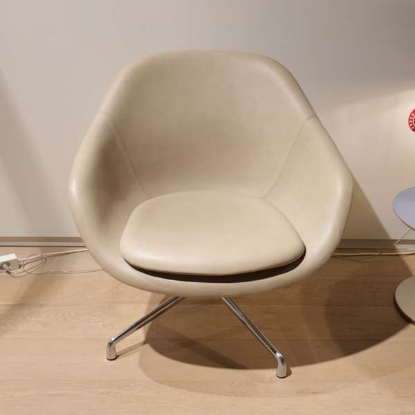HAY AAL81 About a lounge fauteuil - Showroom