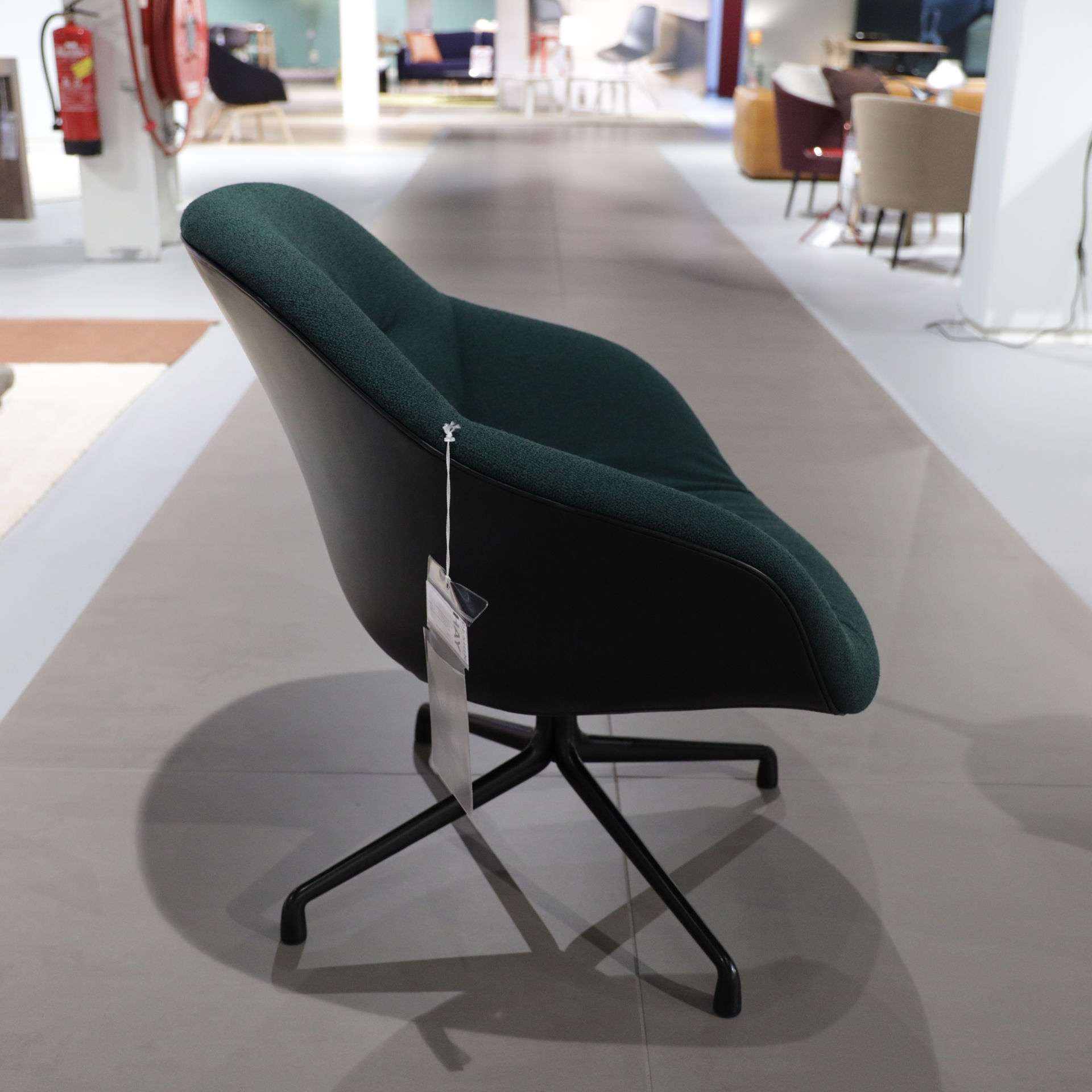 bijeenkomst zebra een andere HAY AAL81 About a lounge fauteuil | Showroommodellen.nl