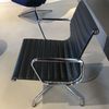 Vitra Aluminium Chair / EA 108 bureaustoel - Vooraanzicht