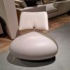 Leolux Pallone Pa fauteuil met Portello bijzettafel - Showroom
