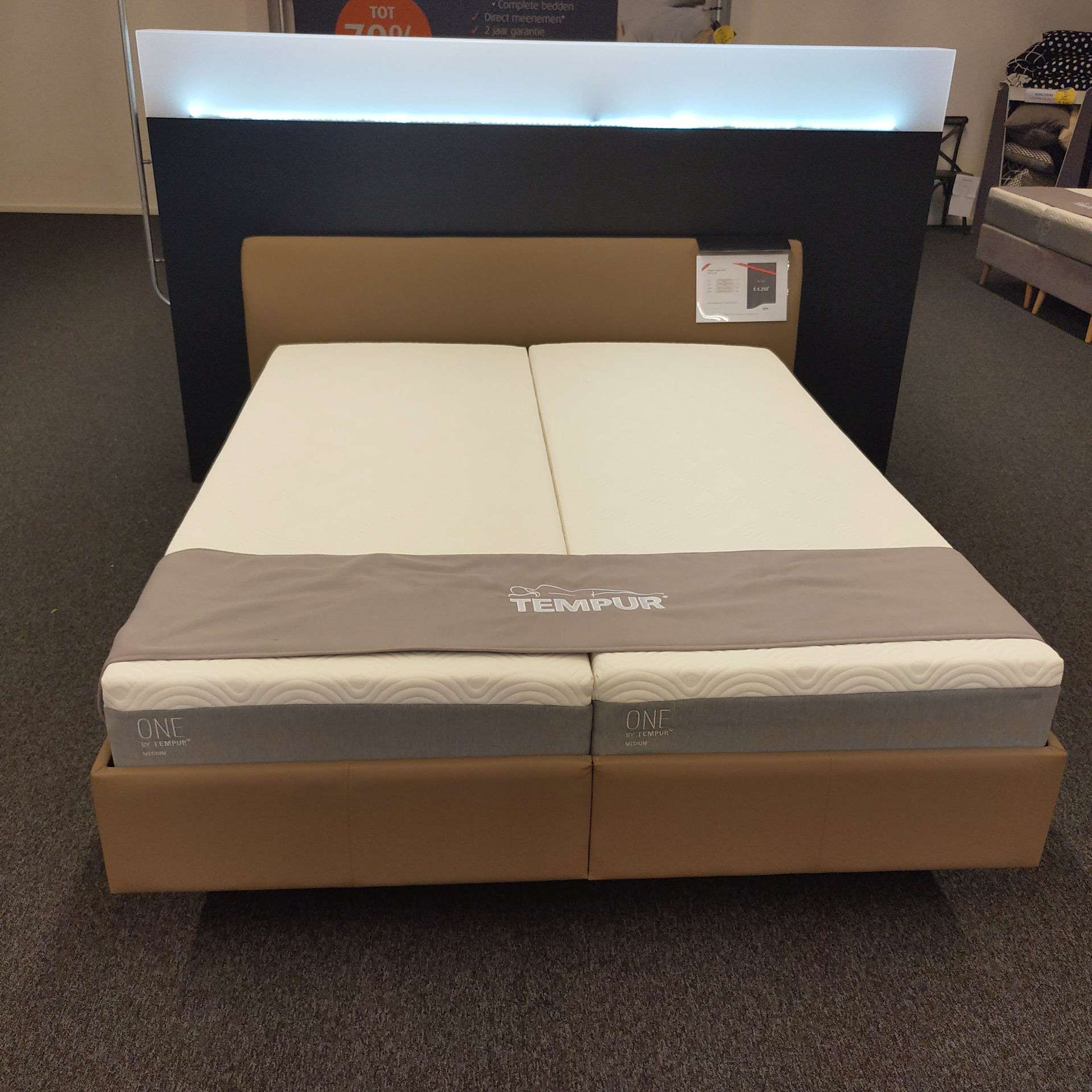 Serie van Purper Kosmisch TEMPUR Relax bed - 160x210 khaki | Showroommodellen.nl