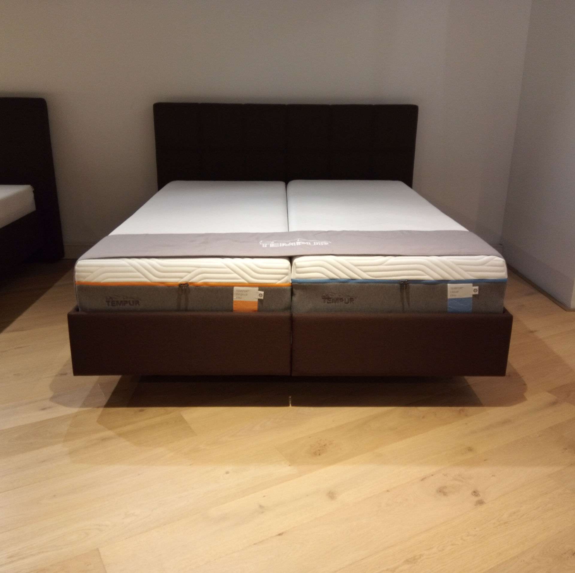 Dezelfde kogel pols TEMPUR Relax bed - 180x210 mocca | Showroommodellen.nl