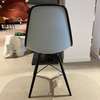 Vitra DSW Plastic Side Chair eetkamerstoel - Achter aanzicht