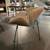 Artifort orange slice fauteuil met poef - Zijaanzicht rechts