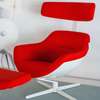 Cassina Auckland draaifauteuil met poef - Showroom