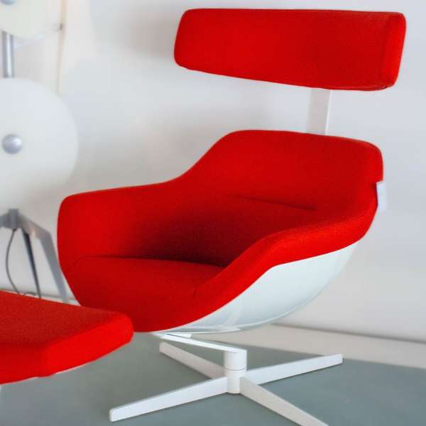 Cassina Auckland draaifauteuil met poef - Showroom
