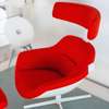 Cassina Auckland draaifauteuil met poef - Zijaanzicht rechts