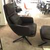 Vitra Grand relaxfauteuil met poef