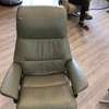 Stressless View relaxfauteuil met hocker - Zijaanzicht links