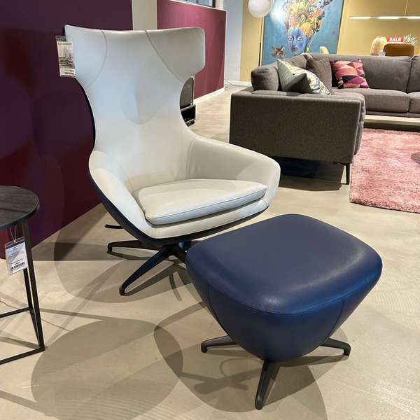 Leolux Caruzzo Plus fauteuil met Forte poef