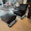 Thonet S411 fauteuil met hocker