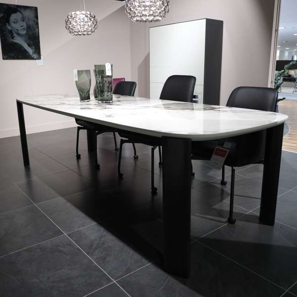 Leolux Tico eettafel