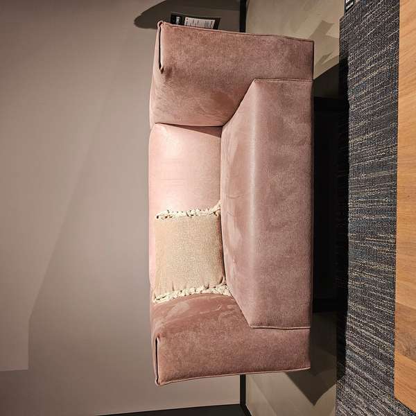 Baenks Springfield loveseat - Showroom