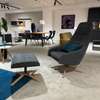 Montis Puk fauteuil met poef - Vooraanzicht