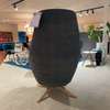 Montis Puk fauteuil met poef - Achter aanzicht