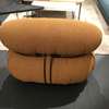 Cassina Soriana fauteuil - Zijaanzicht rechts