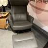 Conform Relieve draaifauteuil met hocker - Vooraanzicht