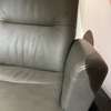 Conform Relieve draaifauteuil met hocker - Details