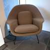 Knoll International Womb fauteuil met ottoman - Showroom