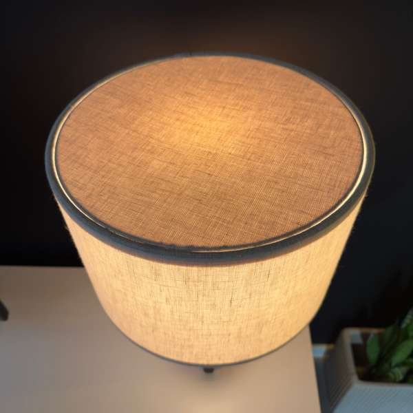 Gubi Gravity tafellamp - Zijaanzicht links