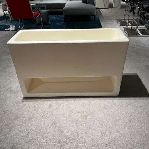 Serralunga LLuna bloempot - Showroom