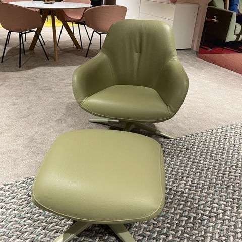 Pode Spot One fauteuil met poef - Showroom