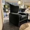 Cassina Maralunga fauteuil met poef - Vooraanzicht