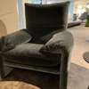 Cassina Maralunga fauteuil met poef - Details
