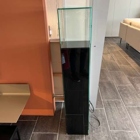 Zuil vitrinekast - Showroom