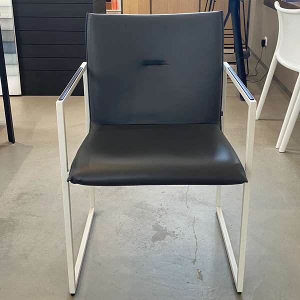 Arco Frame XL eetkamerstoel - Showroom