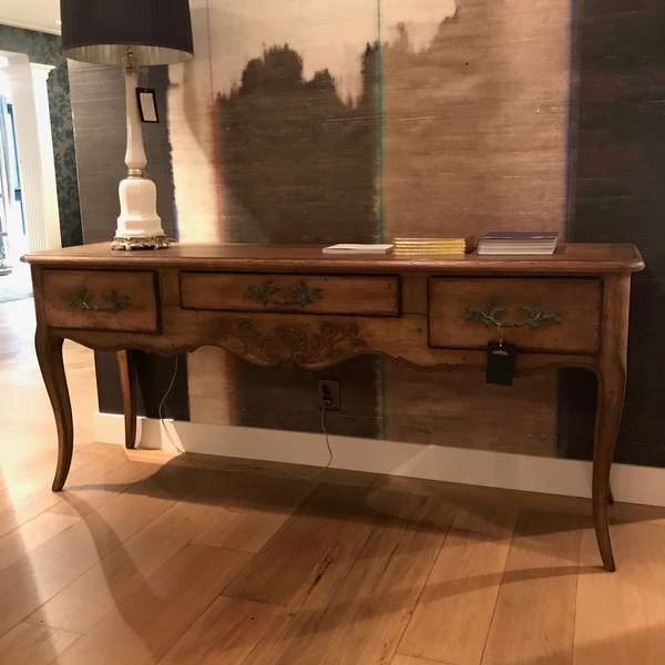 Moissonnier 497 Table De Chasse Regence sidetable - Showroom