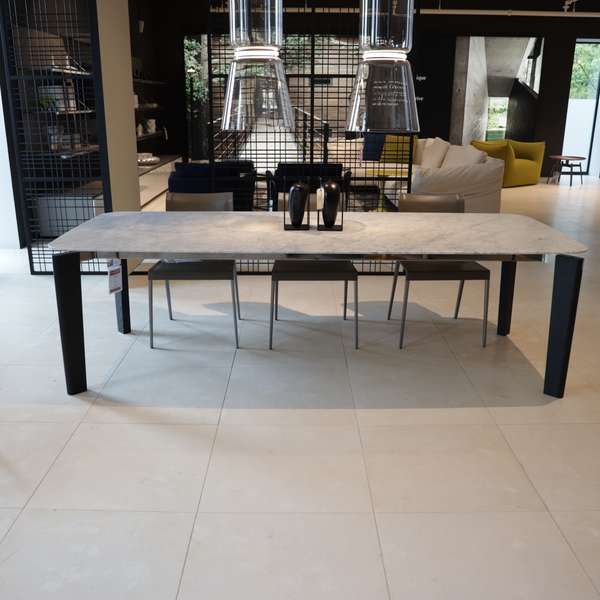 B&B Italia Oskar eettafel - 245x100 - Showroom