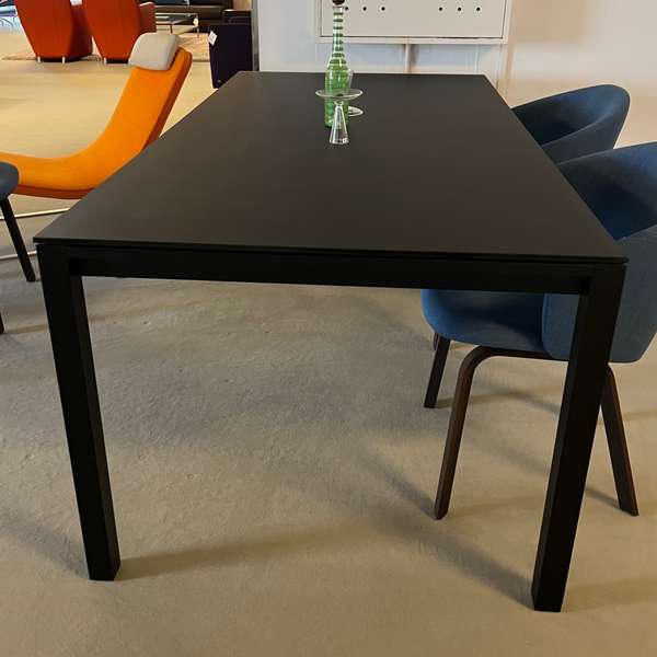 Tribu Forum eettafel - 197x95 - Showroom