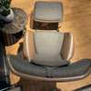 Eyye Puuro fauteuil met poef - Zijaanzicht links