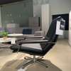 Gelderland 400 Retro draaifauteuil - Zijaanzicht rechts