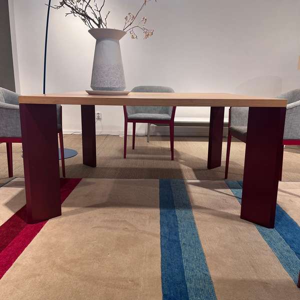 Cassina Ordinal eettafel - 140x140 - Showroom