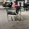 Cassina LC1 fauteuil - Vooraanzicht
