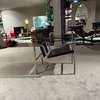 Cassina LC1 fauteuil - Zijaanzicht rechts