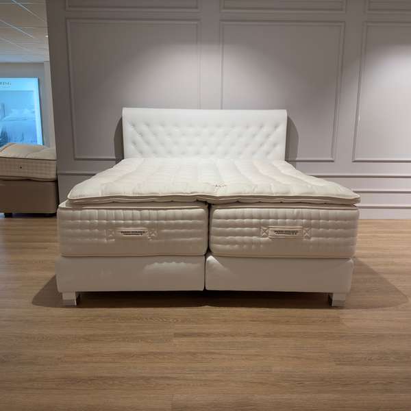 Afbeeldingen van Treca Interiors Paris Etoile Capitonné bed - 180x210