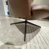 Leolux Lanah draaifauteuil met poef - Materiaal