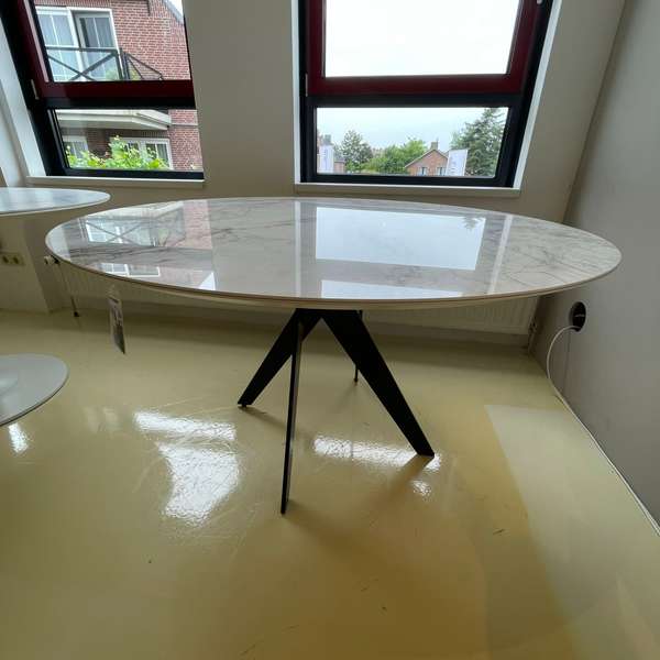 Willisau linea eettafel - Ø130 - Showroom