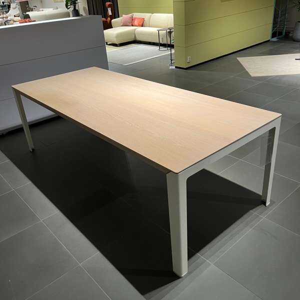 Leolux Kalia eettafel - 240x100 - Showroom