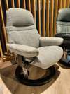 Afbeeldingen van Stressless Sunrise Classic relaxfauteuil met poef