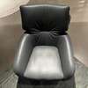 Leolux Lloyd Plus fauteuil - Zijaanzicht links