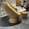 Montis Fabian fauteuil met poef - Vooraanzicht