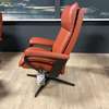 Stressless Aura M relaxfauteuil met hocker - Vooraanzicht