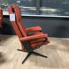 Stressless Aura M relaxfauteuil met hocker - Zijaanzicht rechts