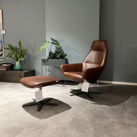 bert plantagie Zyba draaifauteuil met poef - Showroom