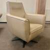 DN Design Naxos draaifauteuil - Vooraanzicht